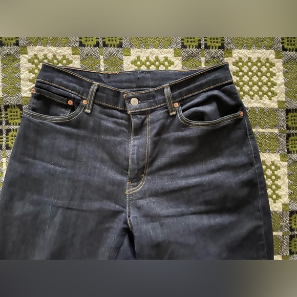 Levi’s Denim High Waisted Mom Jeans! - Picture 3 of 7